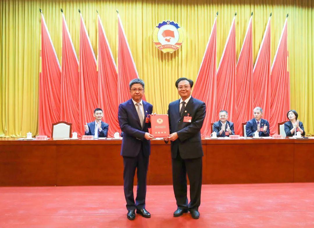 并进行大会选举,罗汉青当选为政协第一届深圳市龙华区委员会副主席