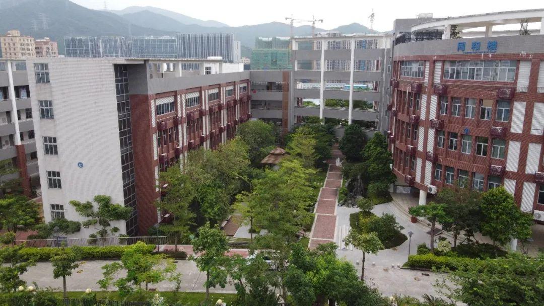 同胜学校建于2014年,占地面积3.