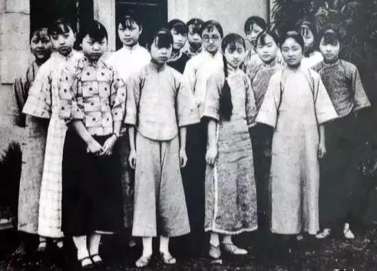 深圳新闻网首页 从20世纪20年代至40年代末,中国旗袍风行了20多年
