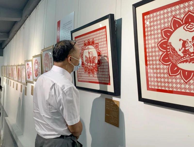 庆祝中国共产党成立100周年剪纸展在罗湖美术馆展出