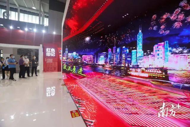 而在江西展区,围绕建党100周年,江西特色文化资源,突出"红色"主题