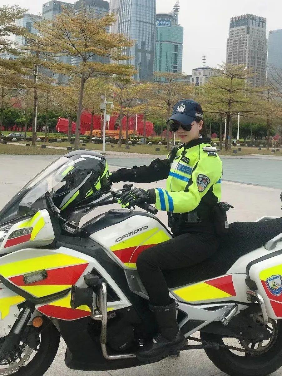 深圳交警女子铁骑队图片
