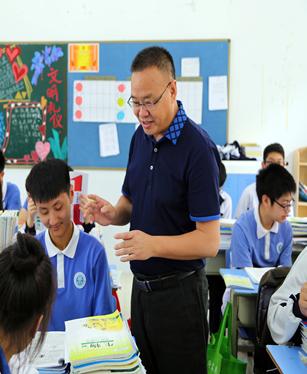 5月的周末再度与你共绘青春华师龙岗附中校园开放日应邀返场