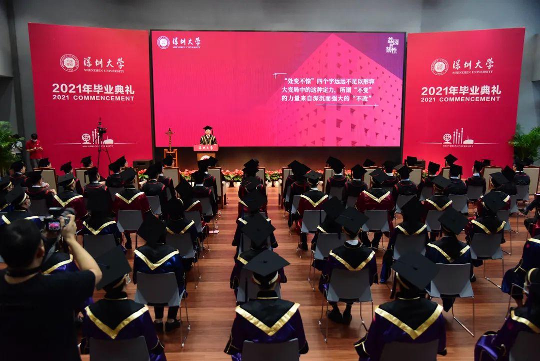 在本科生方面,2021年深圳大学共有6724名应届本科毕业生