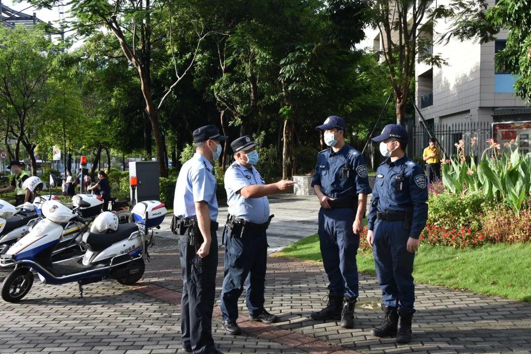 站好护学岗,南山公安助力开学第一天