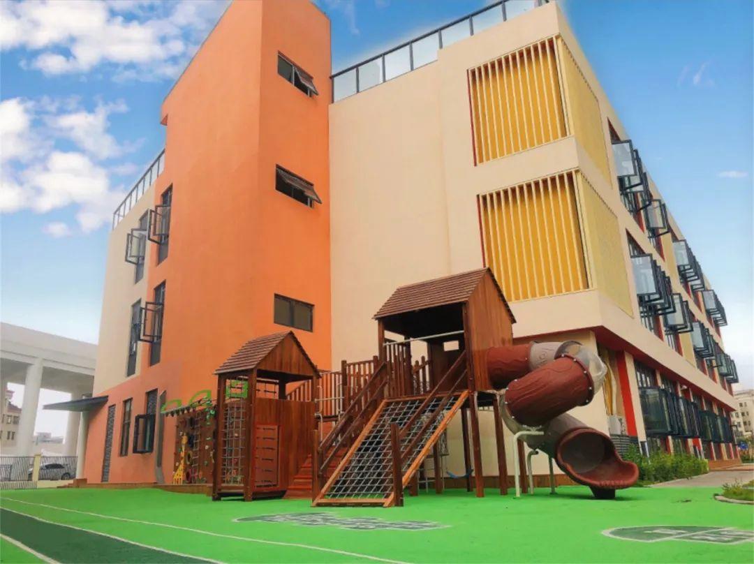 龙华区第三外国语学校附属观城苑幼儿园位于观湖街道环观南路与观澜