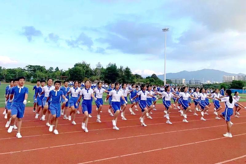 哪些學校表現更亮眼坪山區第十二屆中小學生田徑運動會圓滿落幕