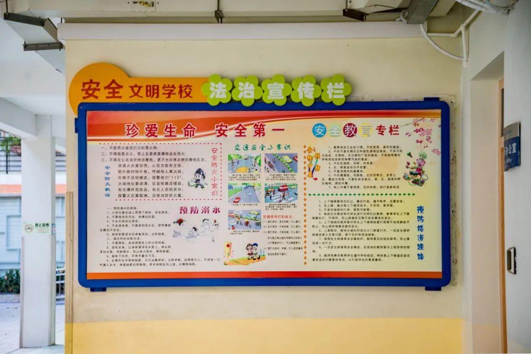 优秀传统文化宣传阵地社会主义核心价值观随处可见在光明小学的围墙