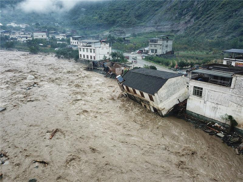 2019年8月20日,四川阿坝,凌晨受暴雨影响,汶川多地多条道路因泥石流