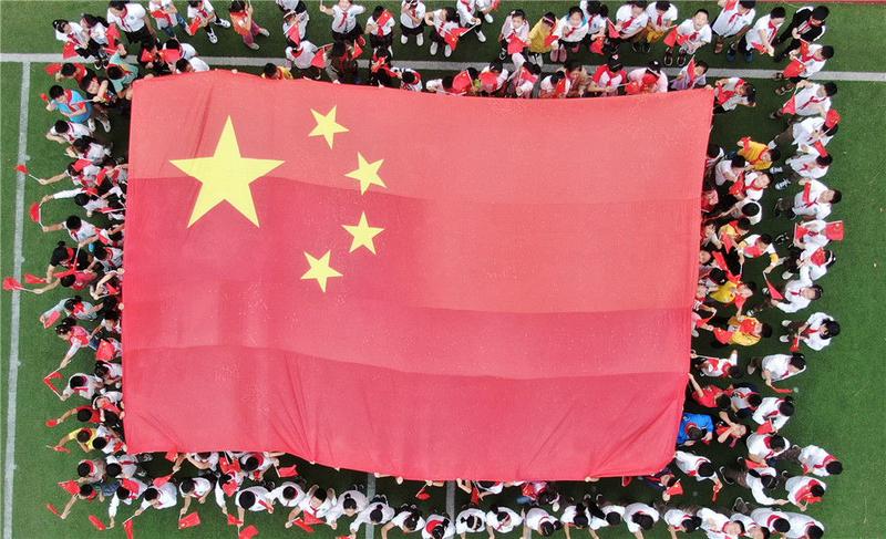 多地挂国旗迎国庆有一种表白叫我爱你中国